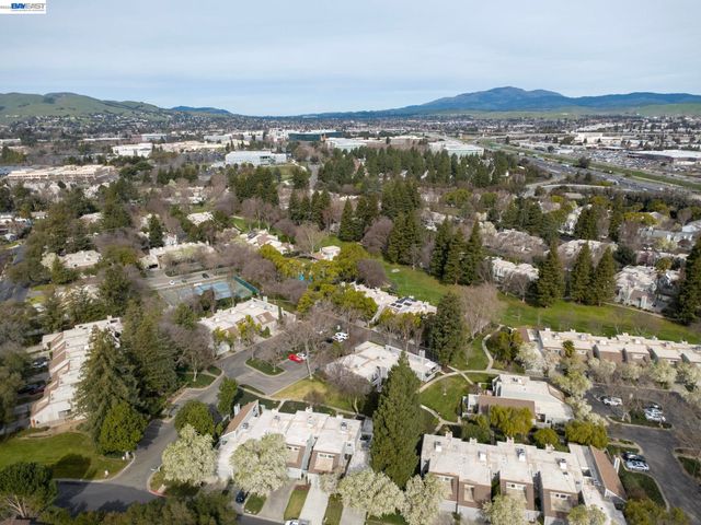 7543 Maywood Dr, Pleasanton, CA 94588