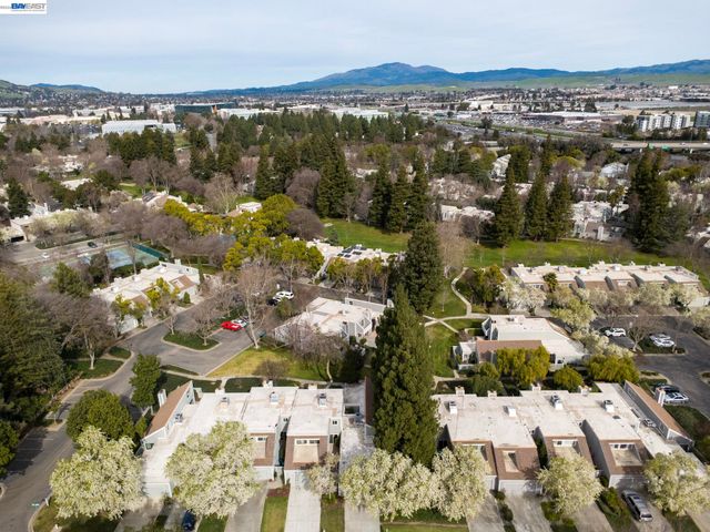 7543 Maywood Dr, Pleasanton, CA 94588