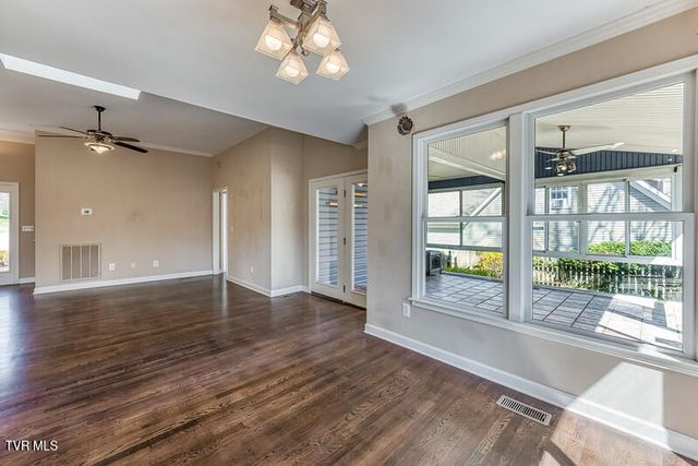 8 University Place, Johnson City, TN 37604