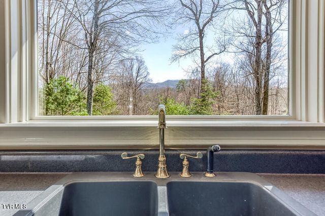 8 University Place, Johnson City, TN 37604