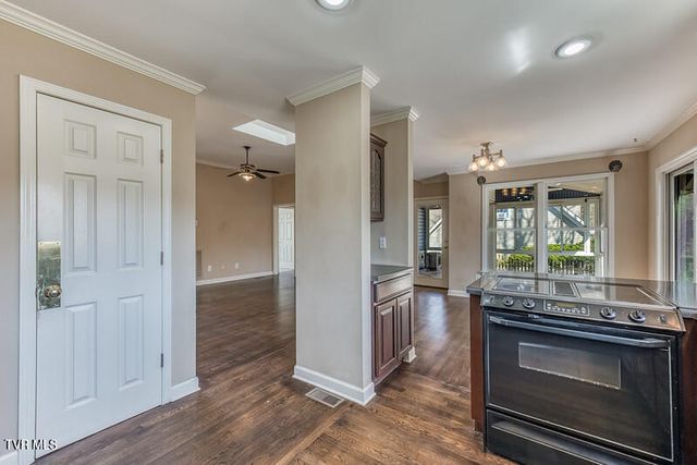 8 University Place, Johnson City, TN 37604