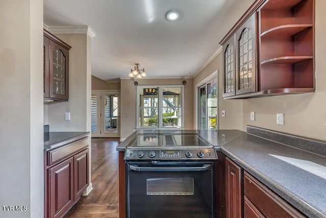 8 University Place, Johnson City, TN 37604