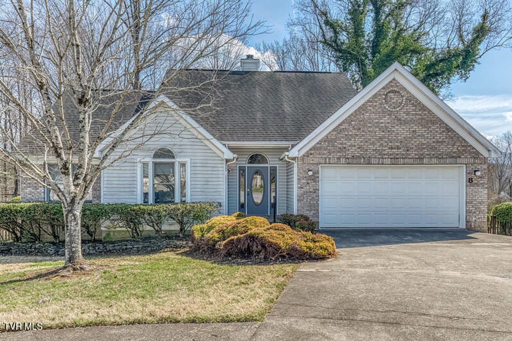 8 University Place, Johnson City, TN 37604