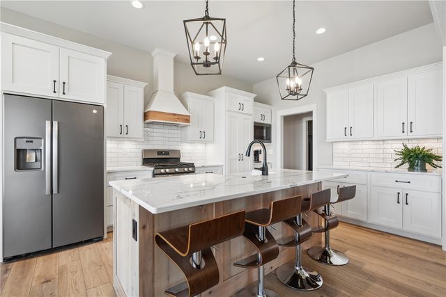 6118 Rapids Ridge Road NE, Cedar Rapids, IA 52411