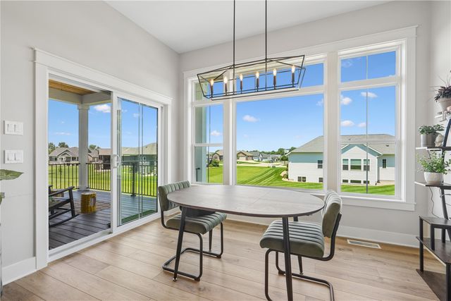 6118 Rapids Ridge Road NE, Cedar Rapids, IA 52411