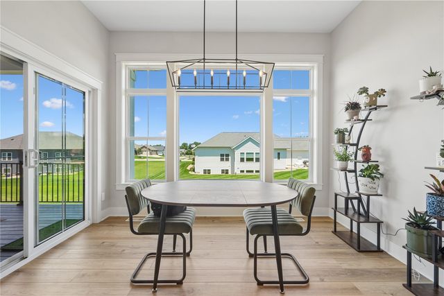 6118 Rapids Ridge Road NE, Cedar Rapids, IA 52411