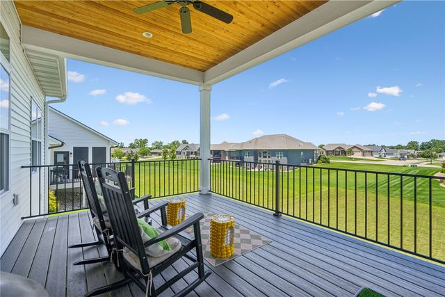 6118 Rapids Ridge Road NE, Cedar Rapids, IA 52411