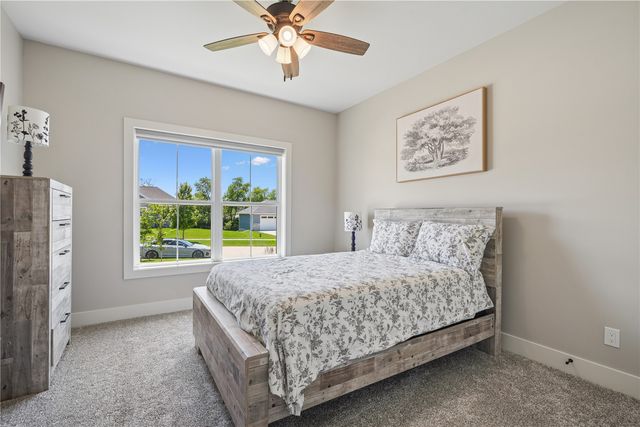 6118 Rapids Ridge Road NE, Cedar Rapids, IA 52411
