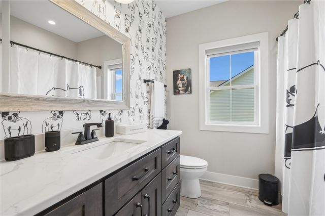 6118 Rapids Ridge Road NE, Cedar Rapids, IA 52411