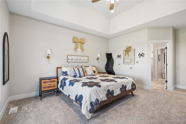 6118 Rapids Ridge Road NE, Cedar Rapids, IA 52411