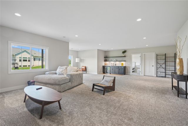 6118 Rapids Ridge Road NE, Cedar Rapids, IA 52411