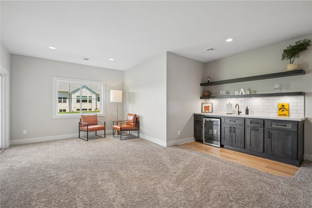 6118 Rapids Ridge Road NE, Cedar Rapids, IA 52411