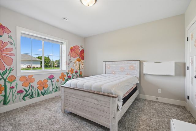 6118 Rapids Ridge Road NE, Cedar Rapids, IA 52411