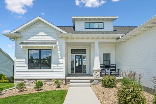 6118 Rapids Ridge Road NE, Cedar Rapids, IA 52411