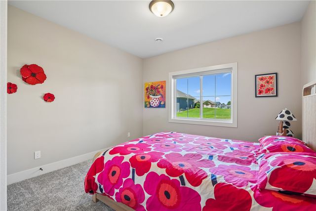 6118 Rapids Ridge Road NE, Cedar Rapids, IA 52411