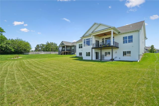 6118 Rapids Ridge Road NE, Cedar Rapids, IA 52411