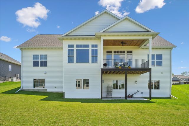 6118 Rapids Ridge Road NE, Cedar Rapids, IA 52411