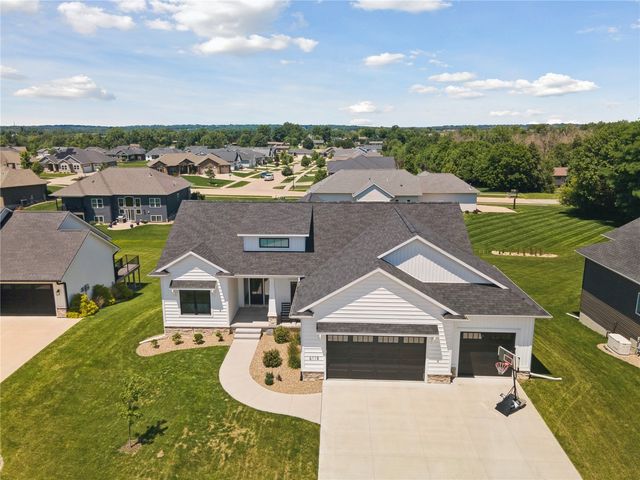 6118 Rapids Ridge Road NE, Cedar Rapids, IA 52411