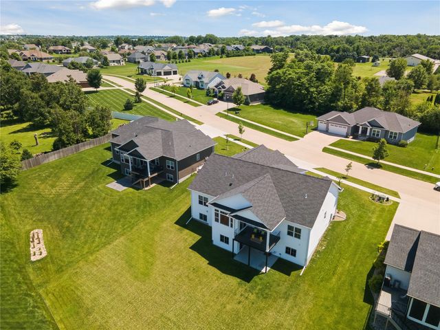 6118 Rapids Ridge Road NE, Cedar Rapids, IA 52411