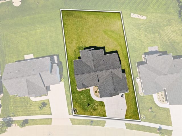 6118 Rapids Ridge Road NE, Cedar Rapids, IA 52411
