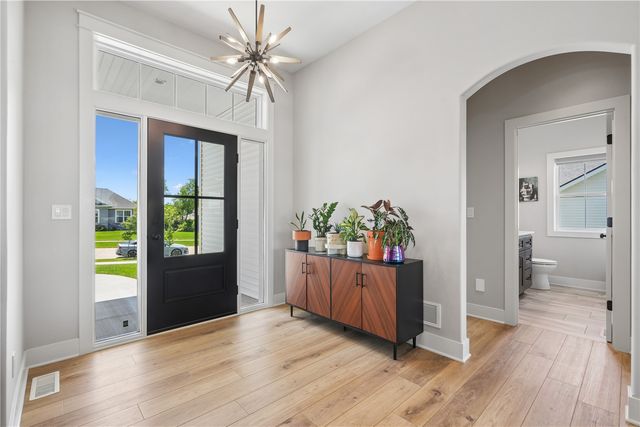 6118 Rapids Ridge Road NE, Cedar Rapids, IA 52411
