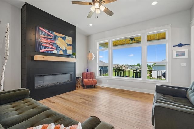 6118 Rapids Ridge Road NE, Cedar Rapids, IA 52411