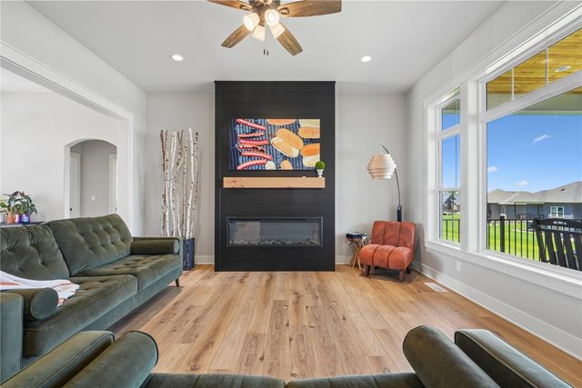 6118 Rapids Ridge Road NE, Cedar Rapids, IA 52411