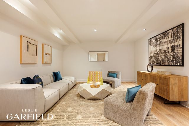 33 W 71ST Street, New York City, NY 10023