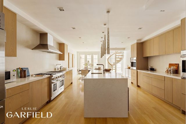 33 W 71ST Street, New York City, NY 10023