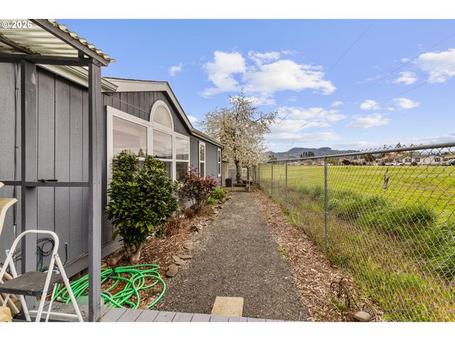 658 S 57TH St 14, Springfield, OR 97478