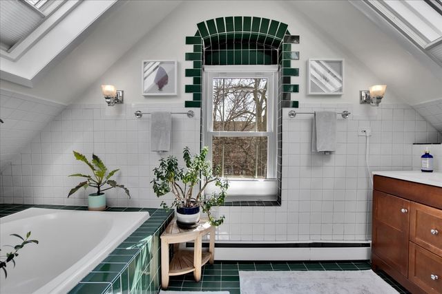 2030 W Shakespeare Avenue, Chicago, IL 60647