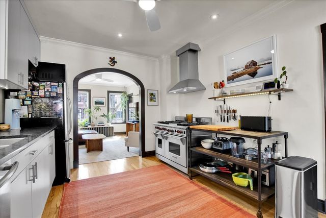 2030 W Shakespeare Avenue, Chicago, IL 60647