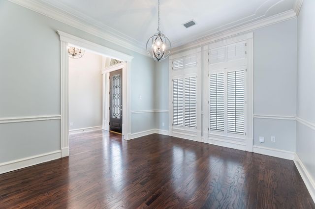 10 Acorn Cluster Court, The Woodlands, TX 77381