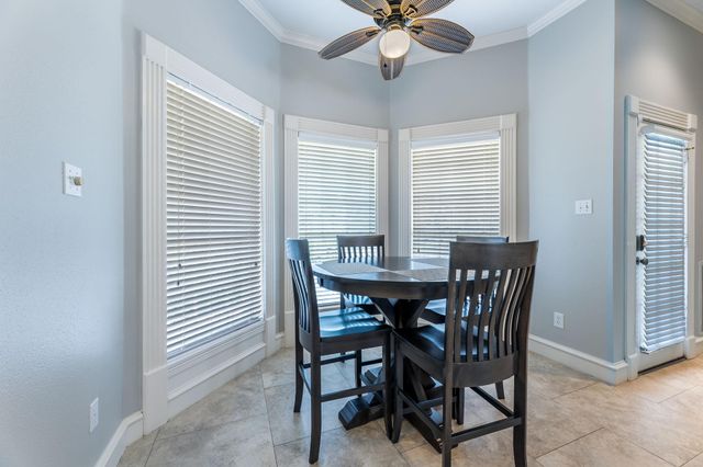 10 Acorn Cluster Court, The Woodlands, TX 77381