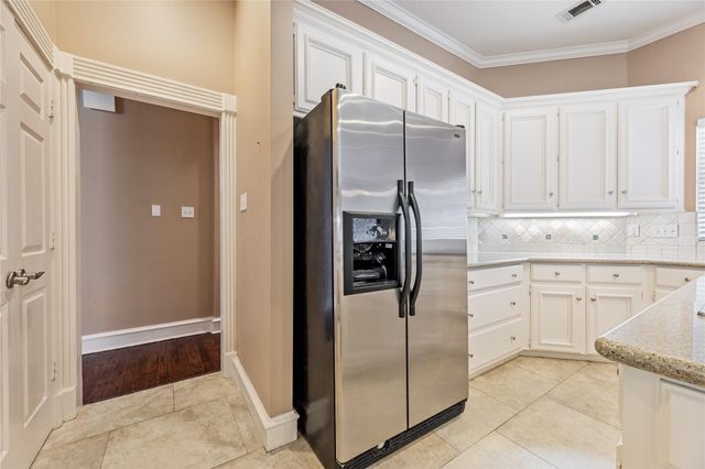 10 Acorn Cluster Court, The Woodlands, TX 77381