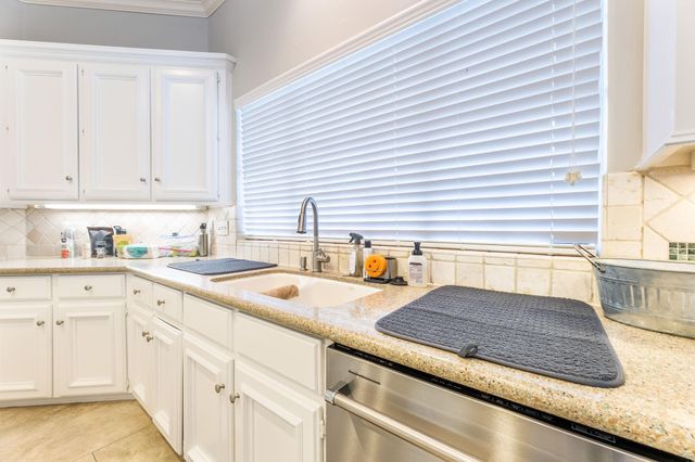 10 Acorn Cluster Court, The Woodlands, TX 77381