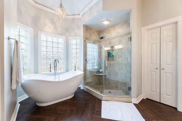 10 Acorn Cluster Court, The Woodlands, TX 77381