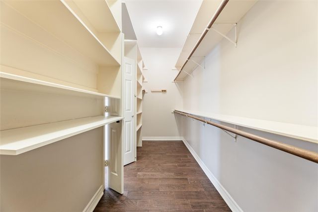 10 Acorn Cluster Court, The Woodlands, TX 77381