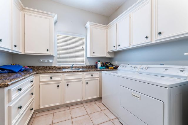 10 Acorn Cluster Court, The Woodlands, TX 77381