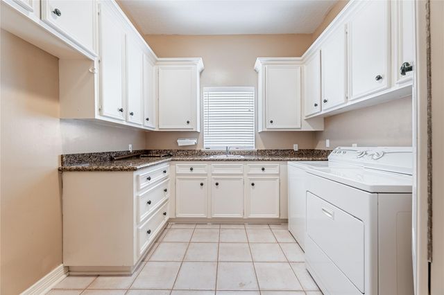 10 Acorn Cluster Court, The Woodlands, TX 77381