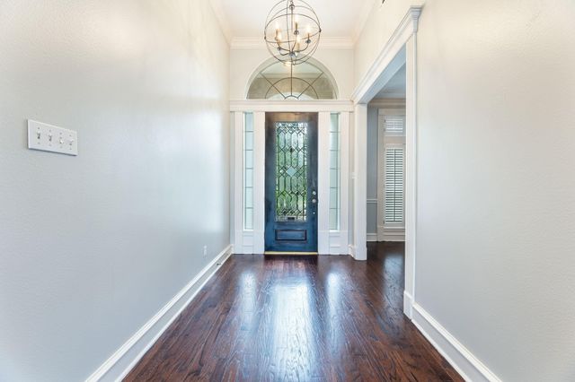 10 Acorn Cluster Court, The Woodlands, TX 77381