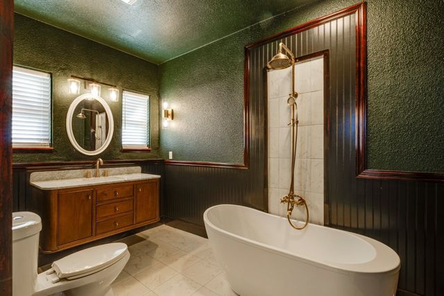 2704 King Street, Greenville, TX 75401