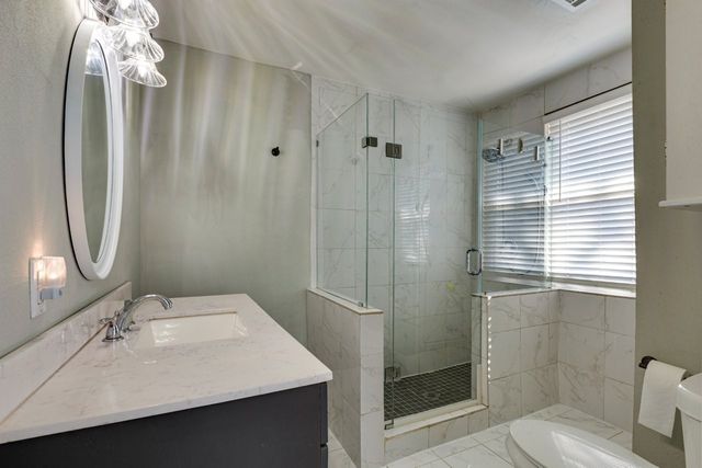 2704 King Street, Greenville, TX 75401