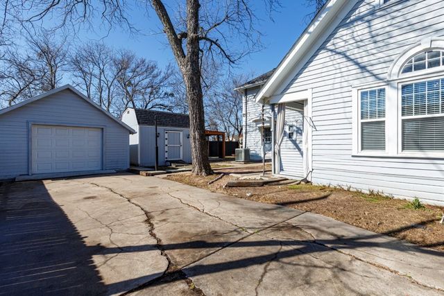 2704 King Street, Greenville, TX 75401