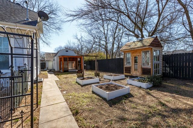 2704 King Street, Greenville, TX 75401