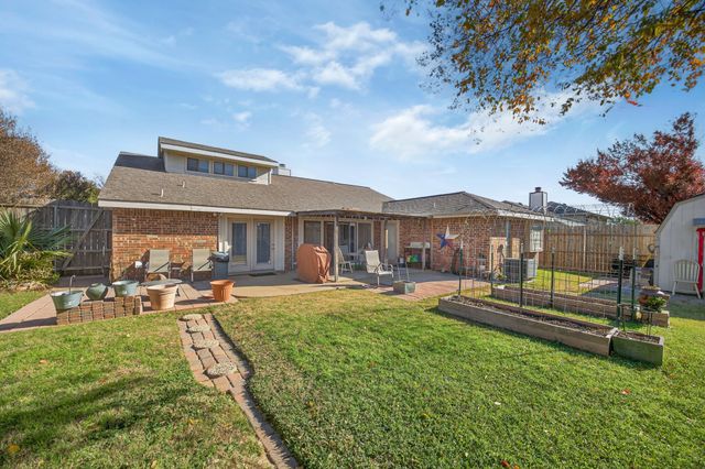 2411 Amber Hill Lane, Euless, TX 76039