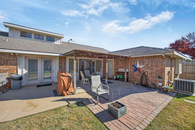 2411 Amber Hill Lane, Euless, TX 76039