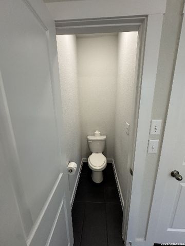 7914 Roanoke Run Unit 27, San Antonio, TX 78240