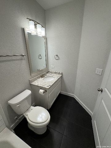 7914 Roanoke Run Unit 27, San Antonio, TX 78240