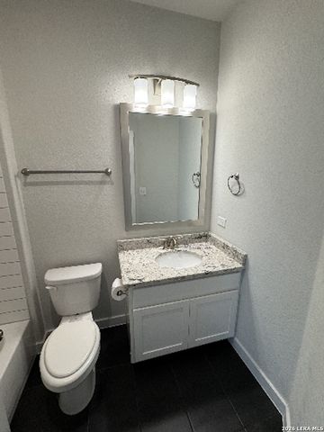 7914 Roanoke Run Unit 27, San Antonio, TX 78240